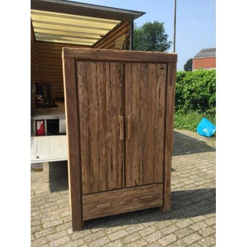 vrolijk gekleurde houten tuinbank