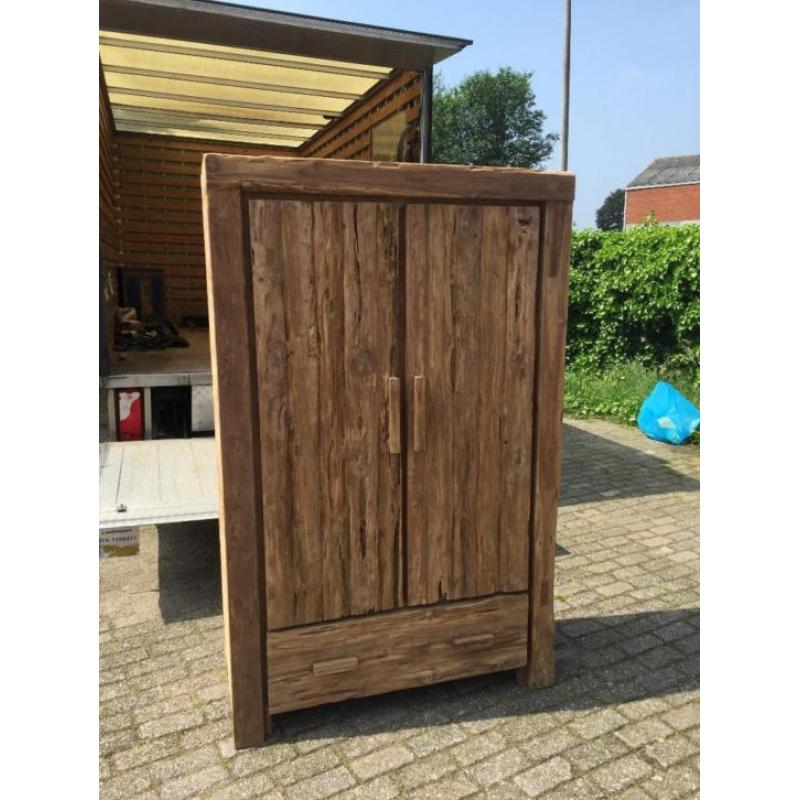 vrolijk gekleurde houten tuinbank