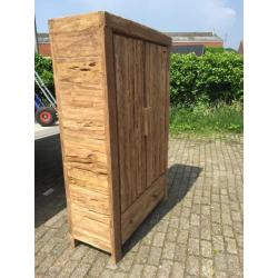 vrolijk gekleurde houten tuinbank