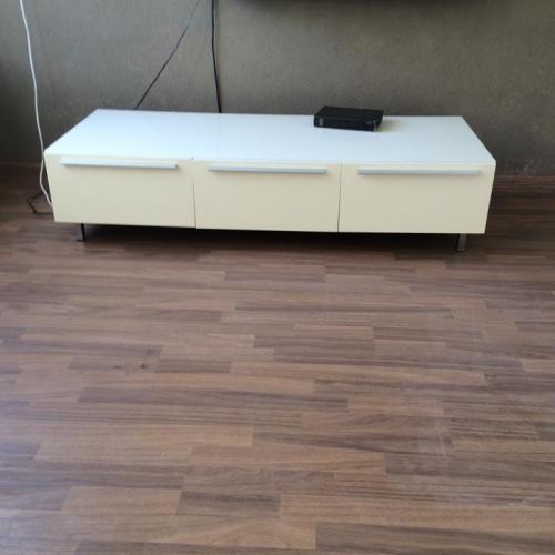 Mooie witte tv kast in goede staat