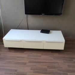 Mooie witte tv kast in goede staat