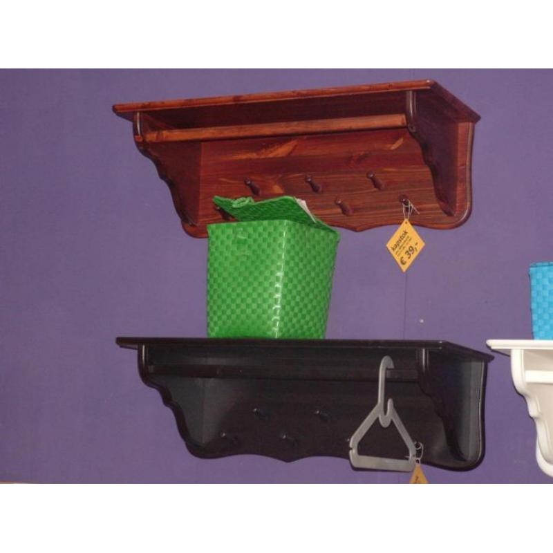 Blankhouten of gekleurde kapstok voor aan de wand