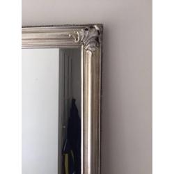 Prachtige grote zilverkleurige spiegel