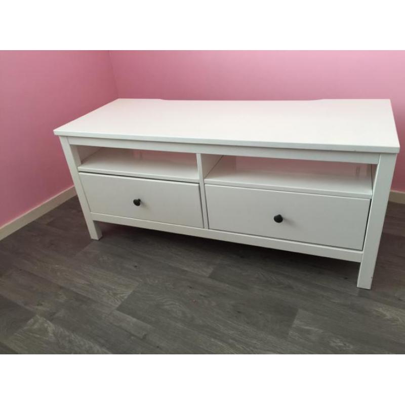 Hemnes tv meubel hoogglans wit (slechts 1 jaar oud!)