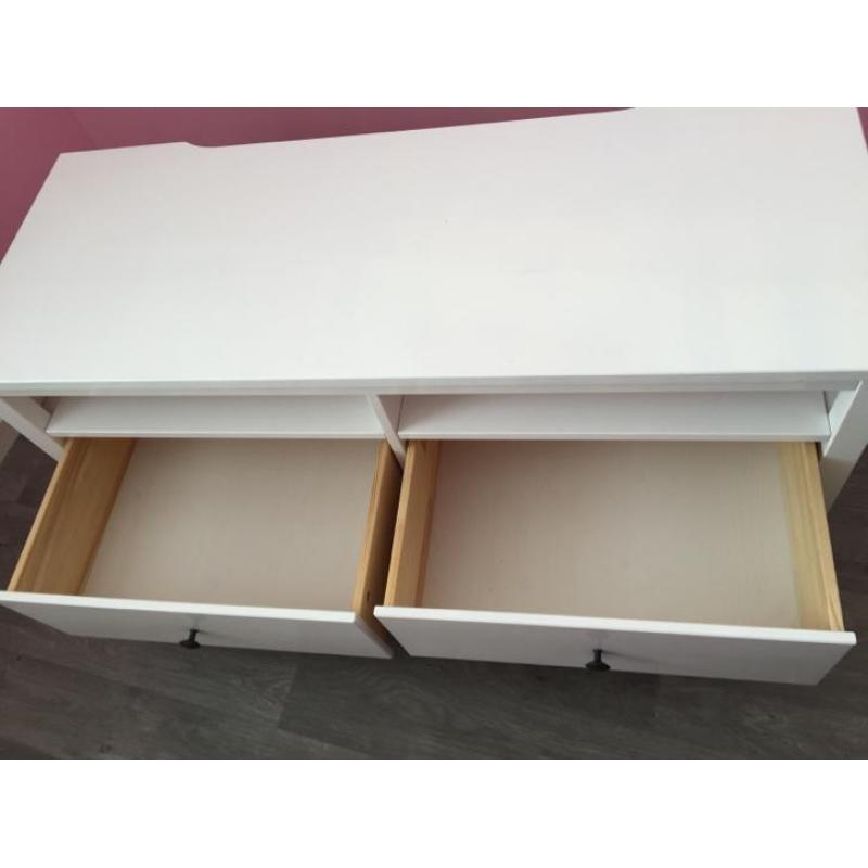 Hemnes tv meubel hoogglans wit (slechts 1 jaar oud!)