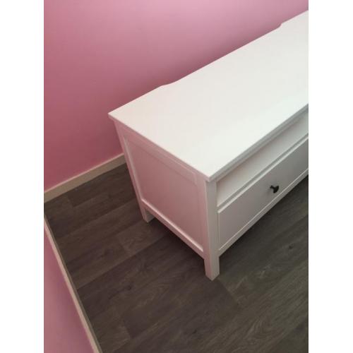 Hemnes tv meubel hoogglans wit (slechts 1 jaar oud!)