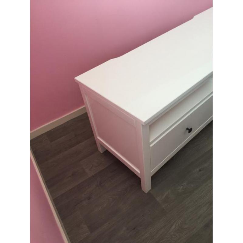 Hemnes tv meubel hoogglans wit (slechts 1 jaar oud!)