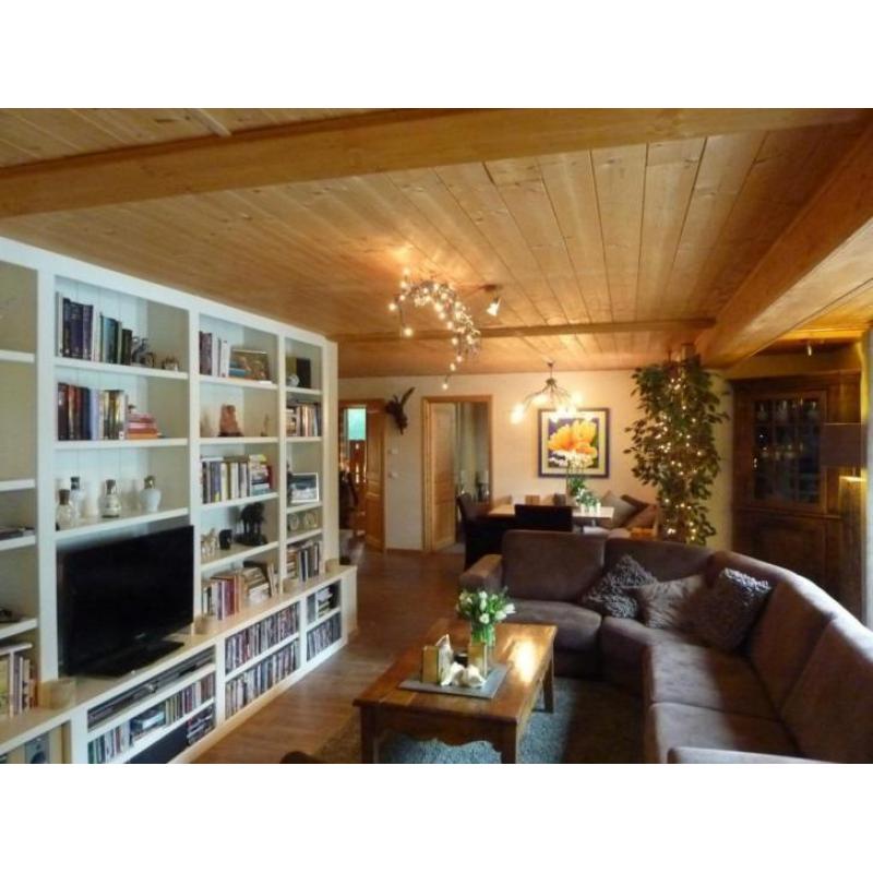 Vrijstaand chalet met 3 luxe app. 300 m2 a/d piste Fr Alpen