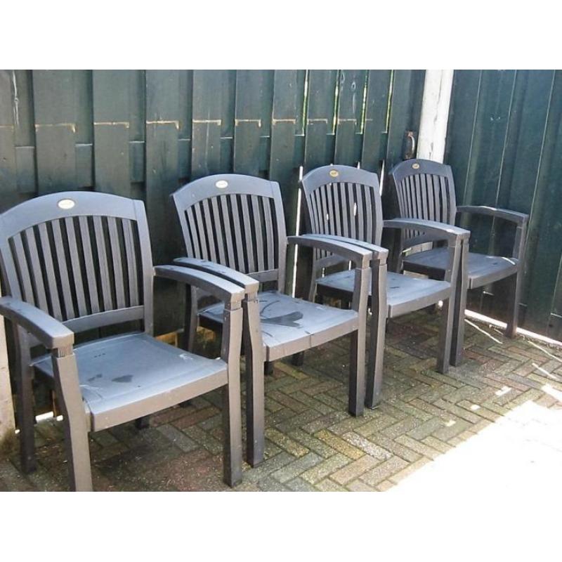 4 Hartman stapelstoelen