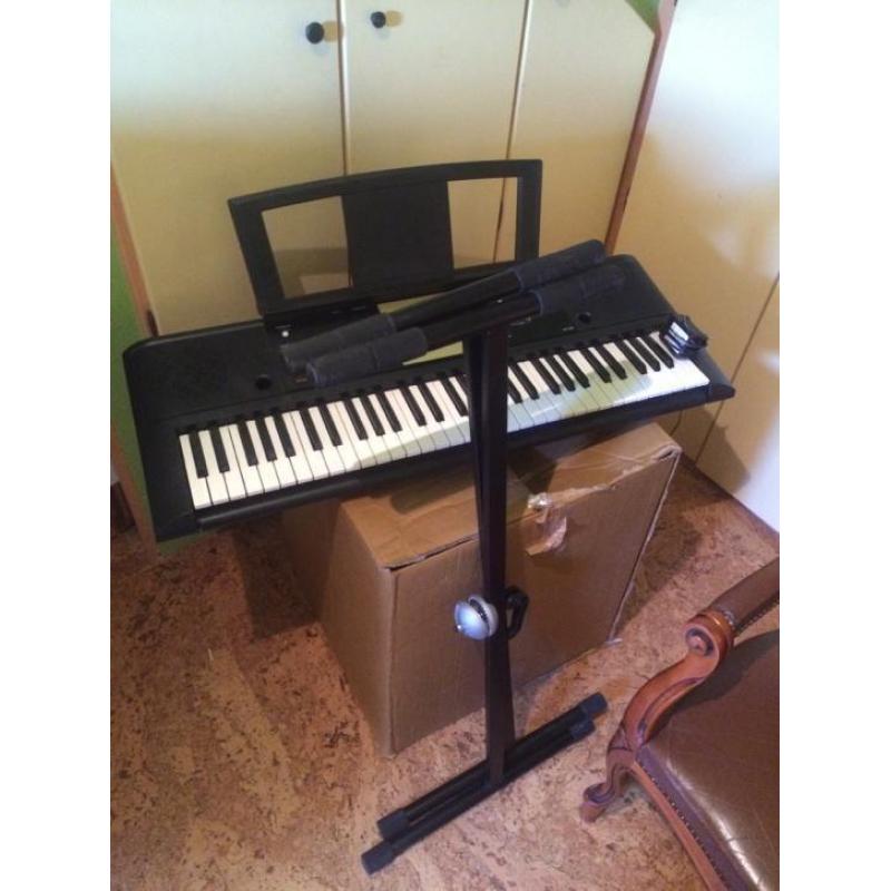 Keyboard yamaha ypt 220
