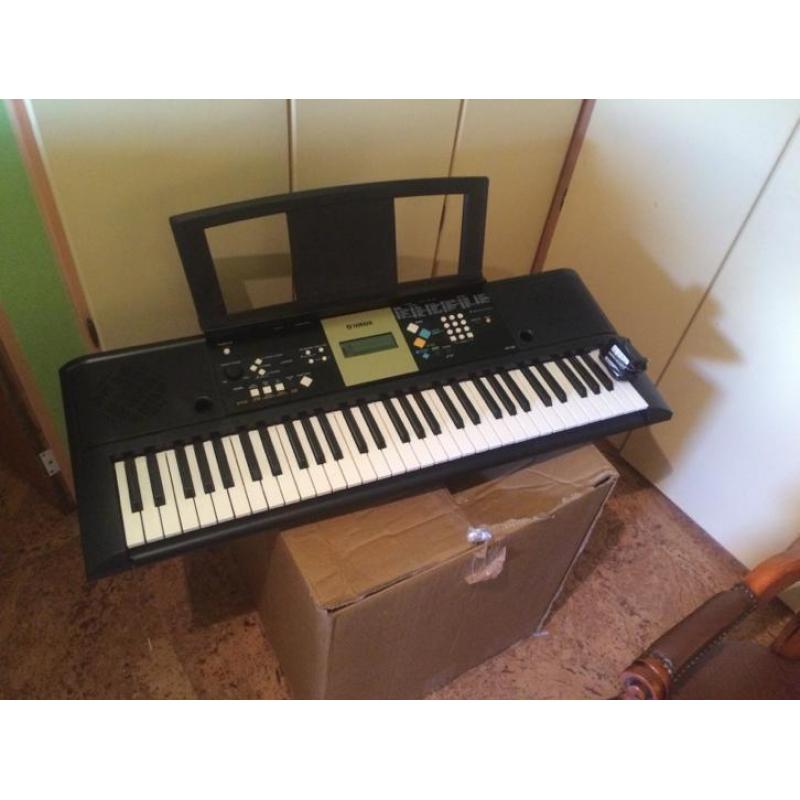 Keyboard yamaha ypt 220