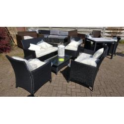 Loungesetje, bank + 2 stoelen + tafel + kussens, maar €199,-