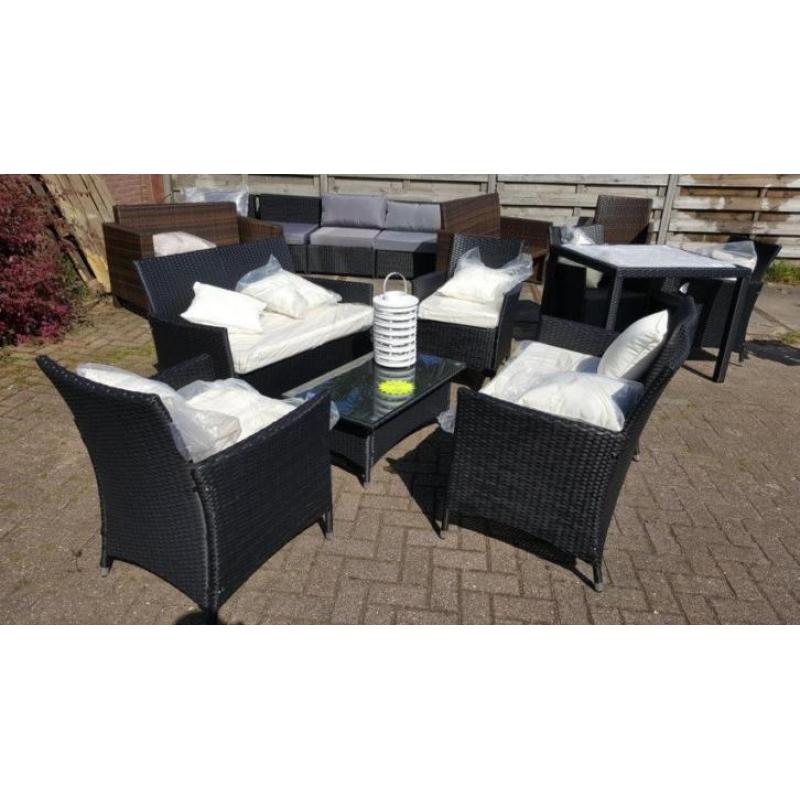 Loungesetje, bank + 2 stoelen + tafel + kussens, maar €199,-