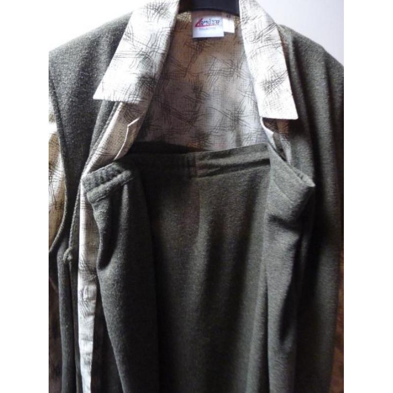 rok, blouse, hesje merk Larissa maat 42