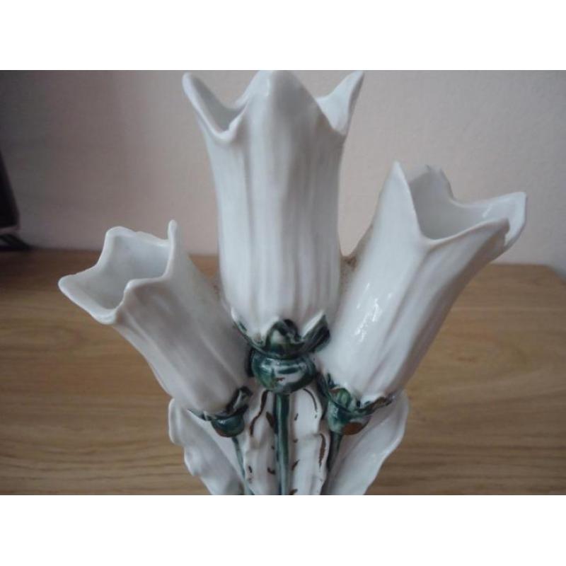 Een bijzondere Vaas in de vorm van Bloemen.