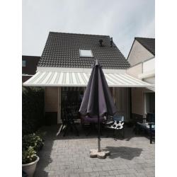 Zonnescherm te koop 5 meter breed en 3 meter uitval