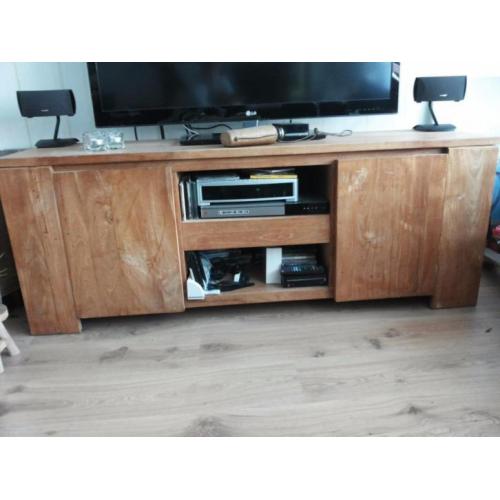 Apart tv meubel met 2 verborgen ruimtes aan zijkant.
