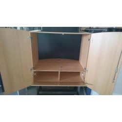 Prachtige beuken houten televisiekast verrijdbaar