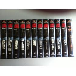 16 videobanden James Bond.