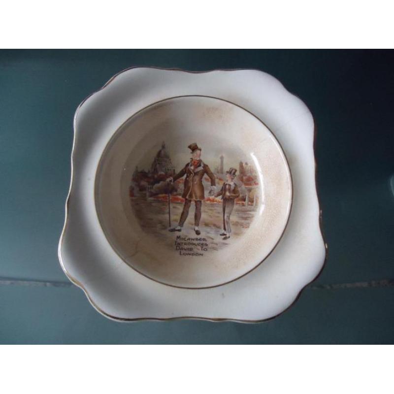 Oud porseleinen Schaaltje van Staffordshire.
