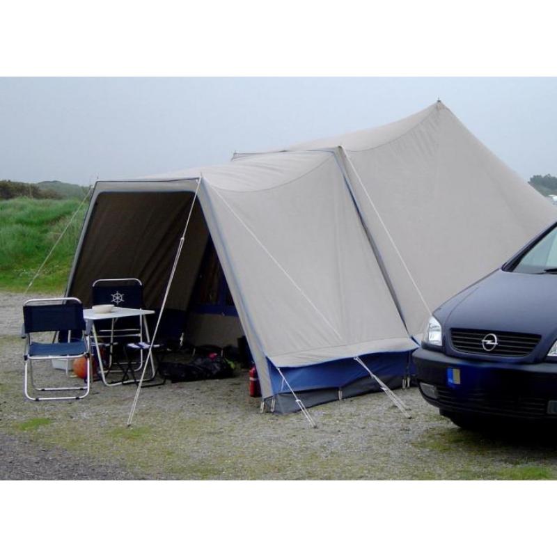 Te koop een ruime 4 pers. McKinley/Brand Piramide tent