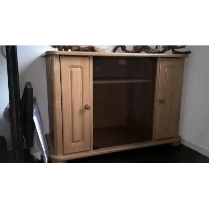 T.v.kastje