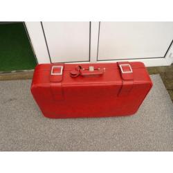 2 koffers 1 x bruin en 1 x rood