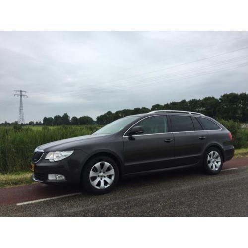 Skoda Superb 1.6 TDI 105PK Combi 2011. Lage km!