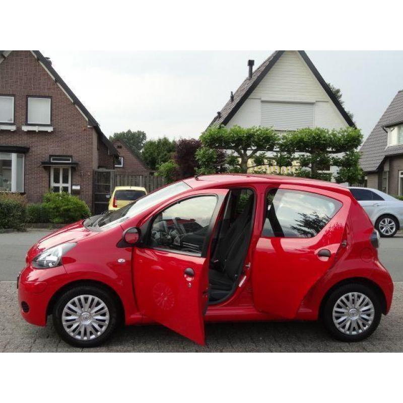 Toyota Aygo 1.0-12V Comfort 83.000 km Nederlandseauto NAP.
