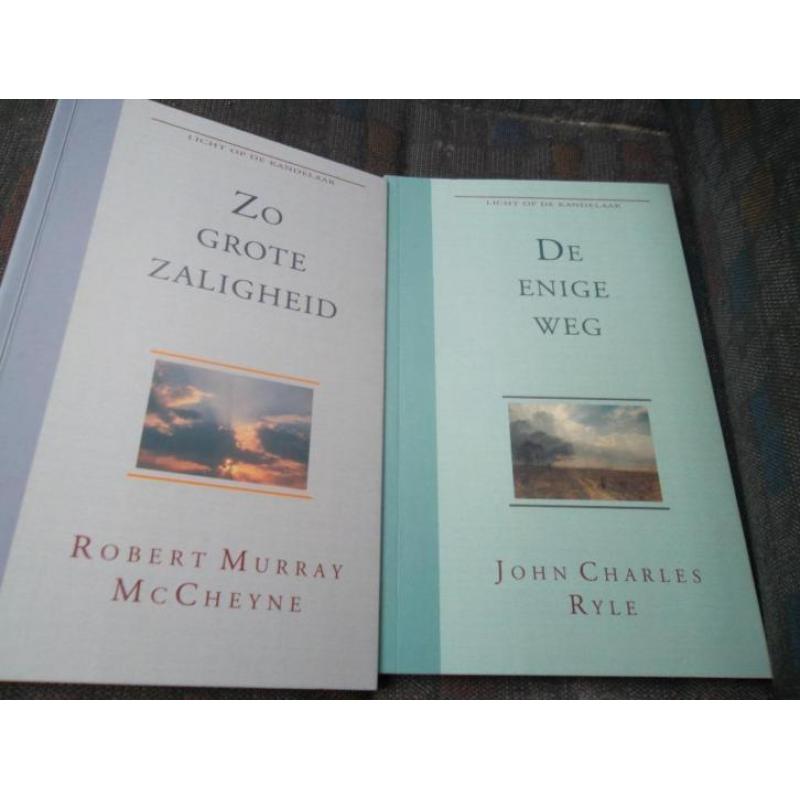 2 boeken van licht op de kandelaar en een gedichten boek