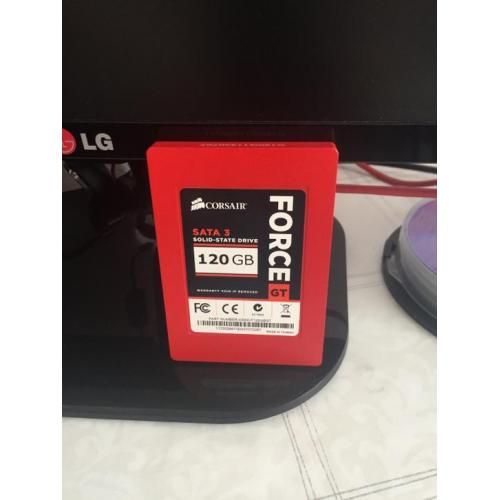 SSD Corsair Force GT 120GB.