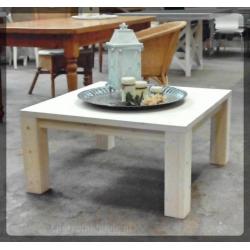 Mooie massief grenen bijzettafel / salontafel