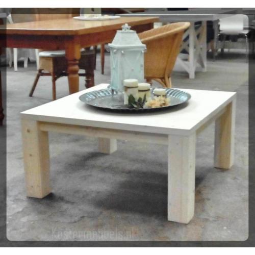 Mooie massief grenen bijzettafel / salontafel