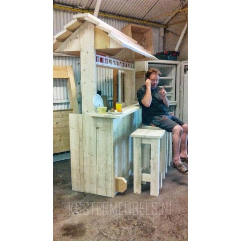 Mooie massief grenen bijzettafel / salontafel