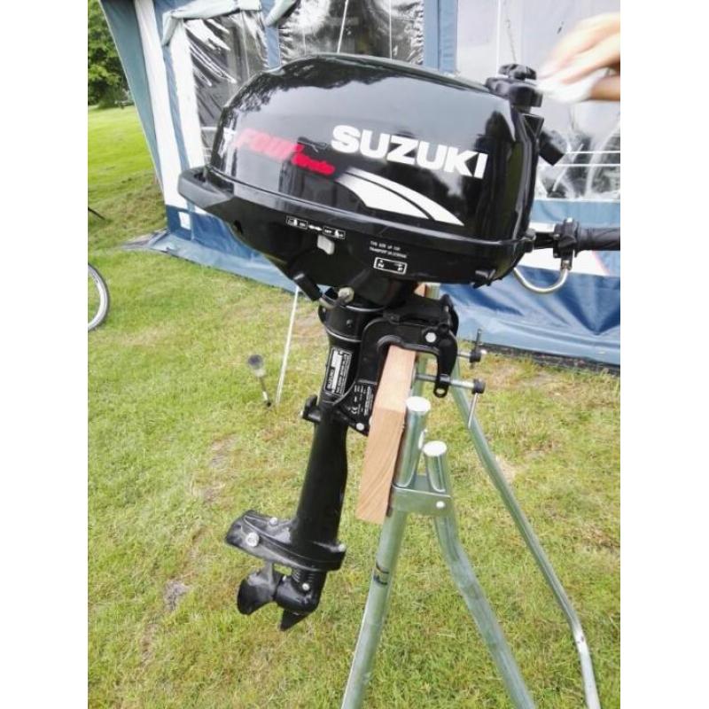 Nieuw Suzumar met 2.5 pk Suzuki 4 takt
