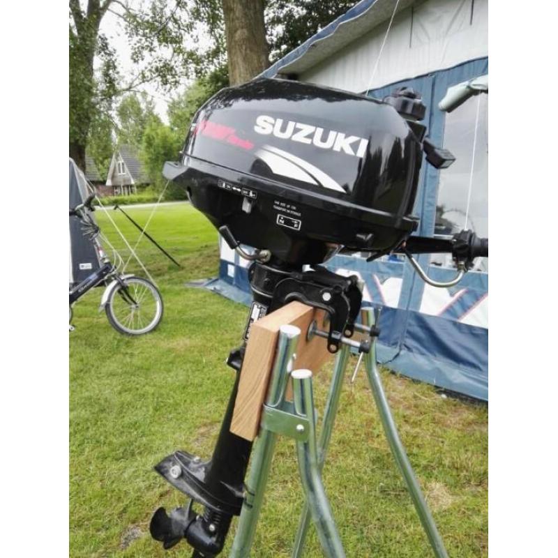 Nieuw Suzumar met 2.5 pk Suzuki 4 takt