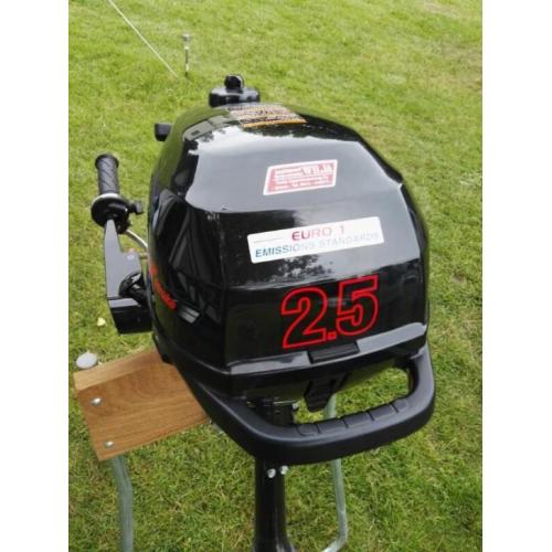 Nieuw Suzumar met 2.5 pk Suzuki 4 takt