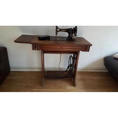 Ouderwetse naaimachinetafel