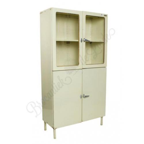 Oude industriële kast vintage apothekerskasten industrieel