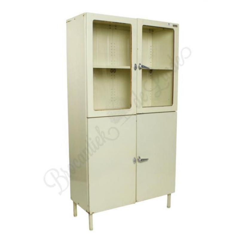 Oude industriële kast vintage apothekerskasten industrieel