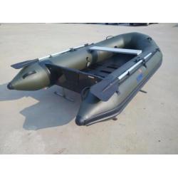 groene rubberboot-karperboot-visboot,250 , nieuw in doos 395
