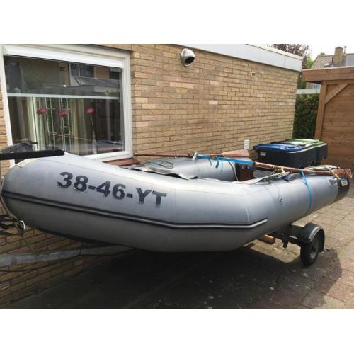 Zodiac op trailer met 35pk evinrude bbm