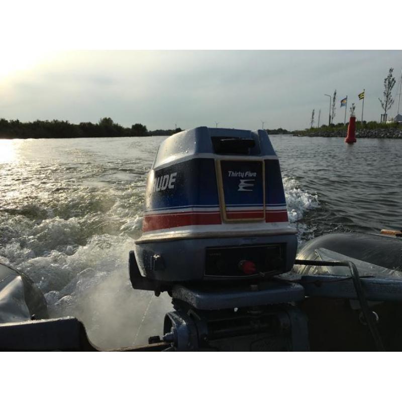 Zodiac op trailer met 35pk evinrude bbm