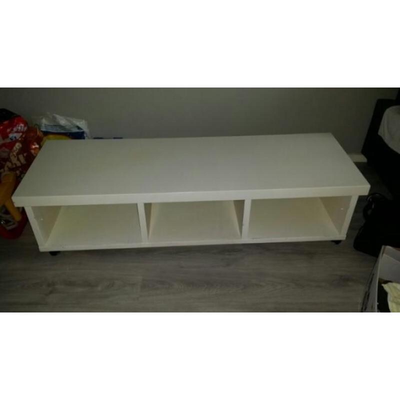 Witte TV meubel(Met wieltjes)