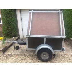 Bagagewagen met afsluitbare deksel