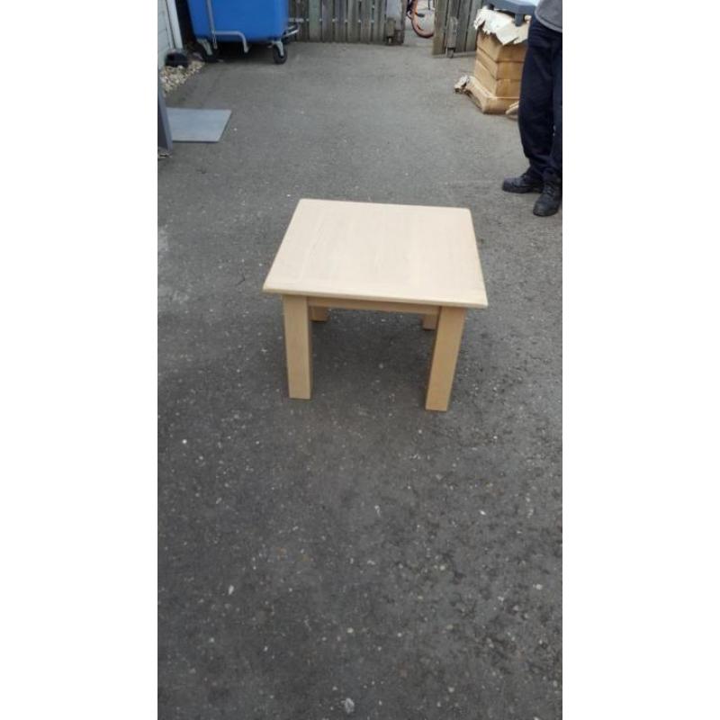 leuk houten tafeltje