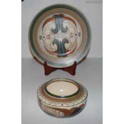 Arnhemsche Fayence, schaal en cache pot, plateel