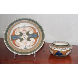 Arnhemsche Fayence, schaal en cache pot, plateel