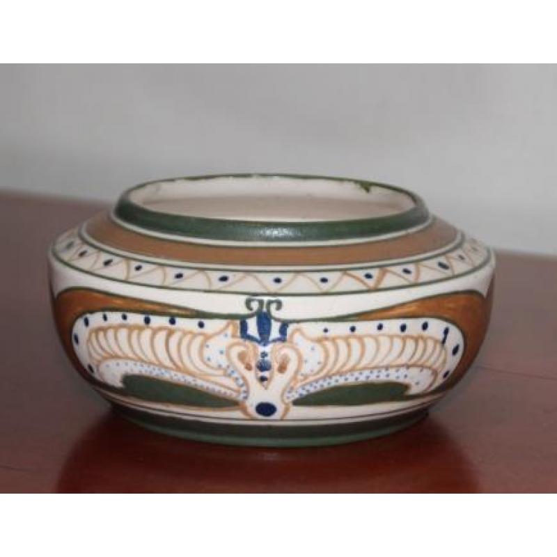 Arnhemsche Fayence, schaal en cache pot, plateel
