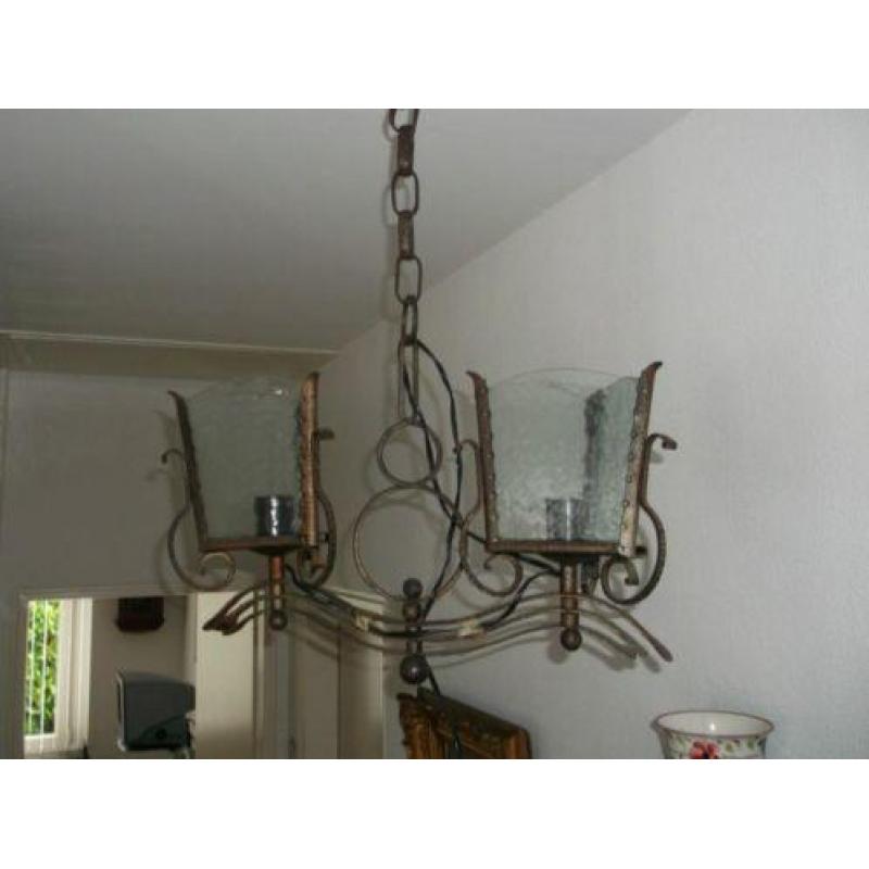 Antiek smeedijzeren lamp